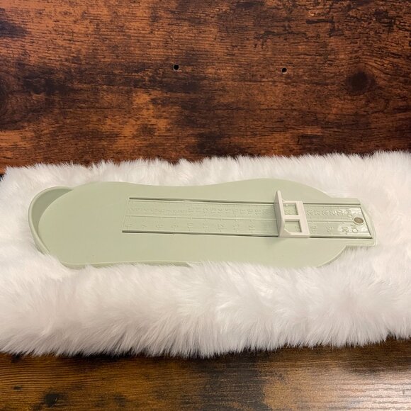 Baby Toddler Foot Measure for Shoe Sizing in Green Colour (SKU: 14IN) - Picture 2 of 8